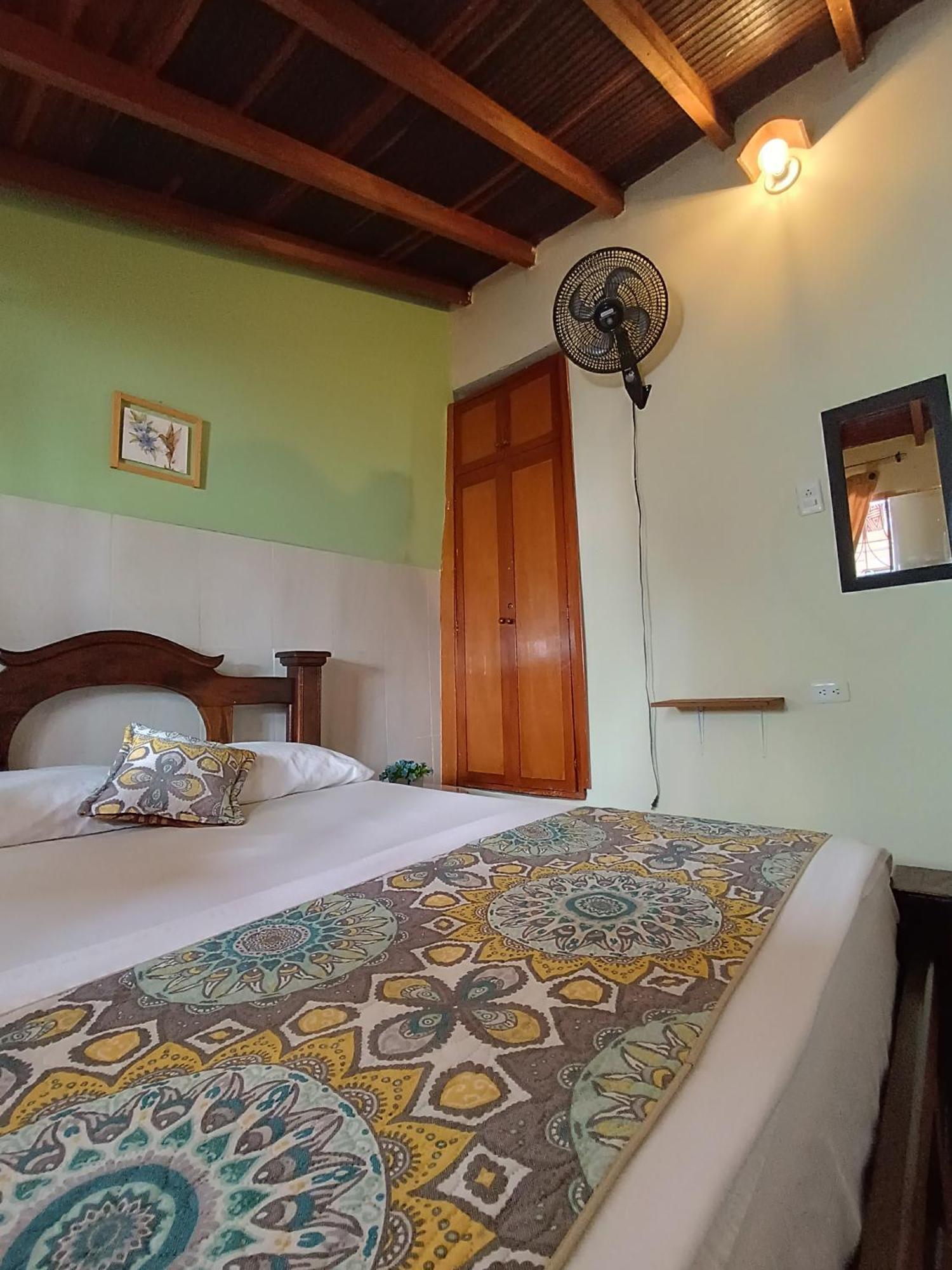 Adventure Hostel Сан-Хиль Экстерьер фото