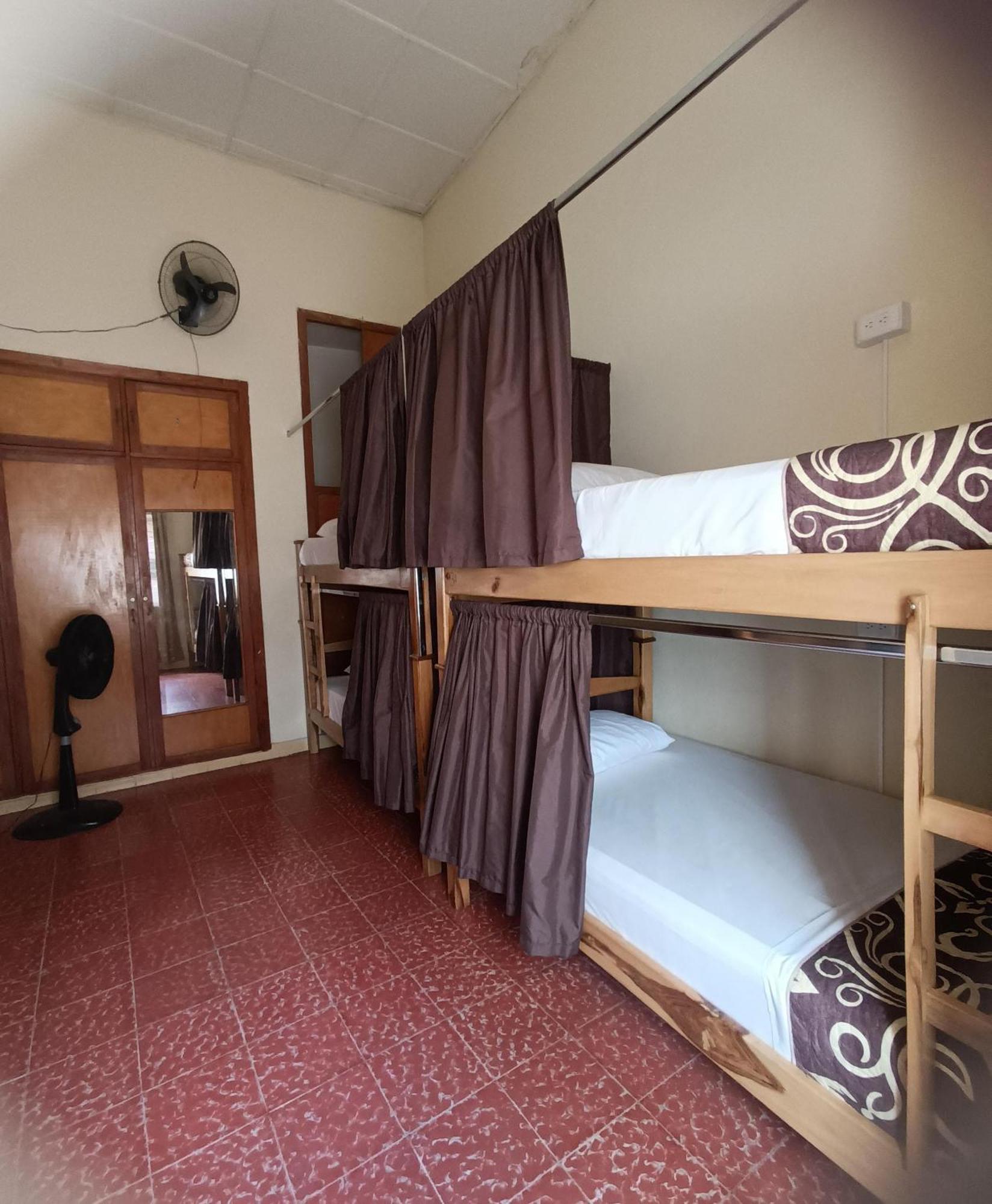 Adventure Hostel Сан-Хиль Экстерьер фото